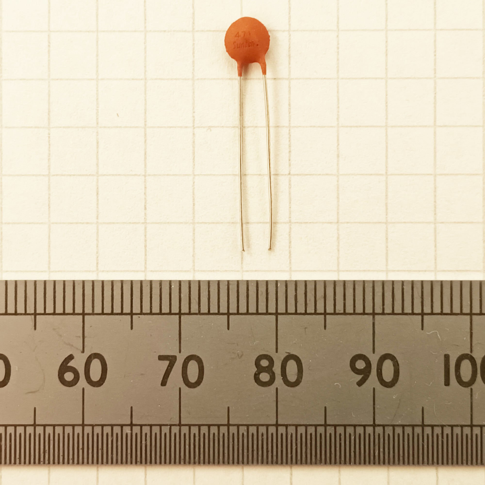 click to enlarge 470pF 50V ceramic disc
capacitor marked 471 as used in the Useful Components
choccy block crystal set radio kit CBCSRK-1