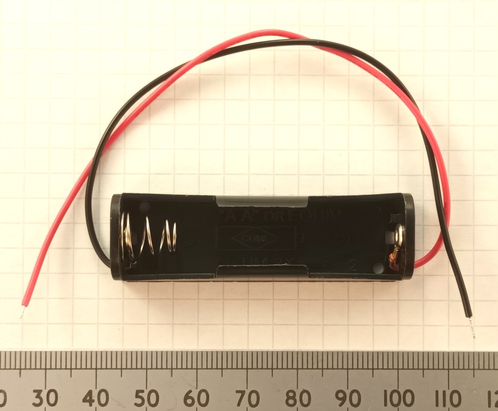 click to enlarge Picture of the single AA
1.5V battery battery holder used in the HJW Electronics
single transistor loud crystal set cheat modification.