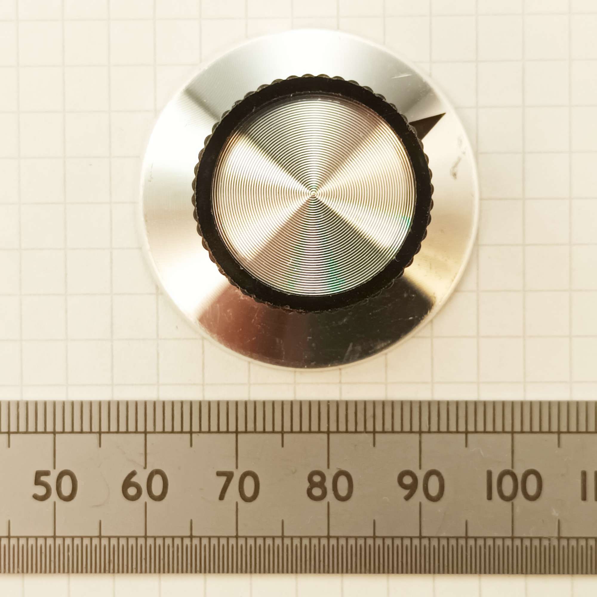 click to enlarge Triangle pointer 35mm
aluminium bezel tuning control knob as used in the HJW
Electronics crystal set radio kit.