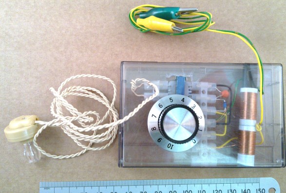 Crystal Set
          Radio in a Cassette Case