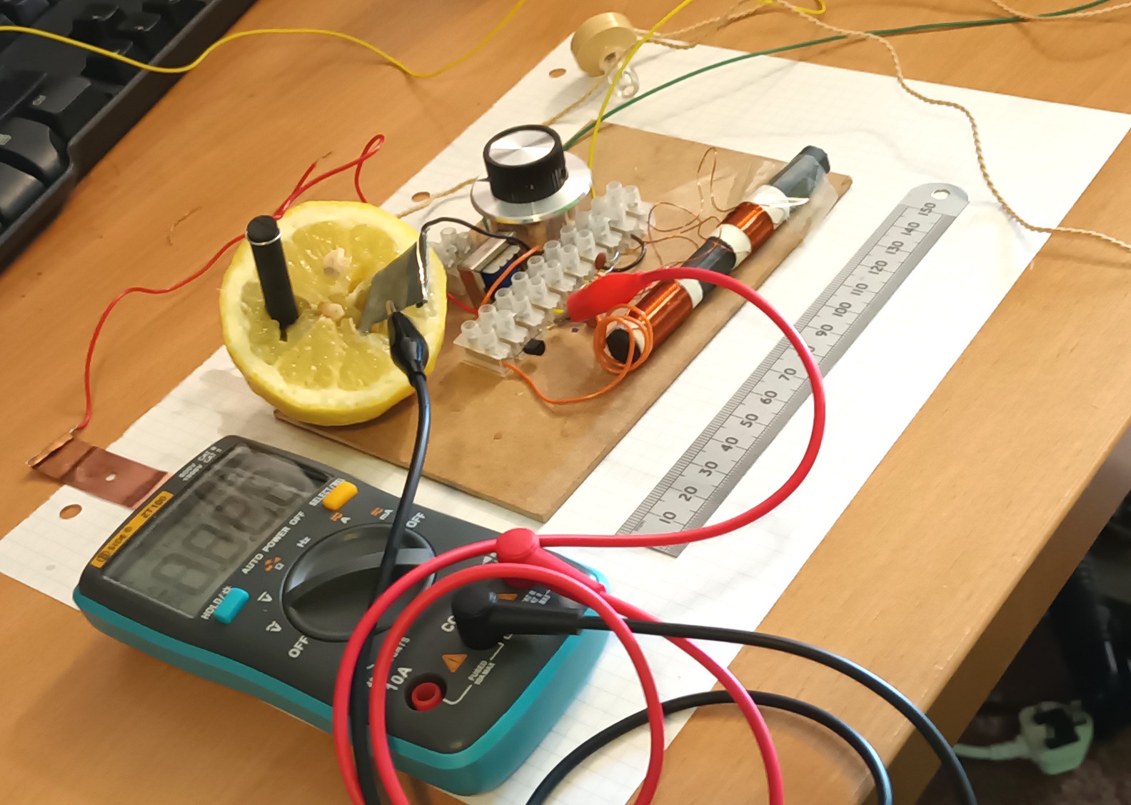 click to enlarge HJW
Electronics single transistor radio operating on a carbon rod
and zinc lemon battery