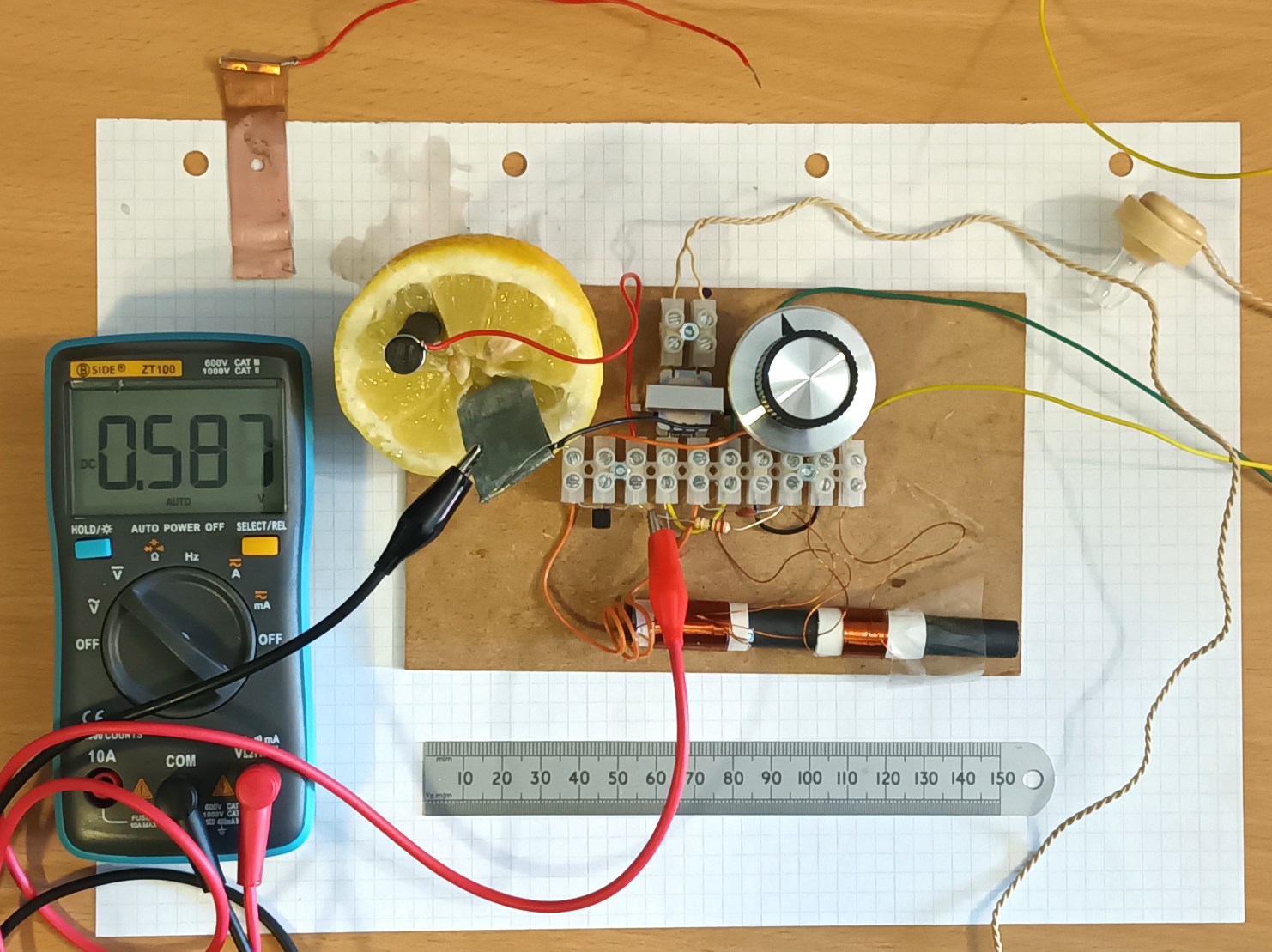 click to enlarge Carbon
rod and zinc plate lemon battery powering a single transistor
radio