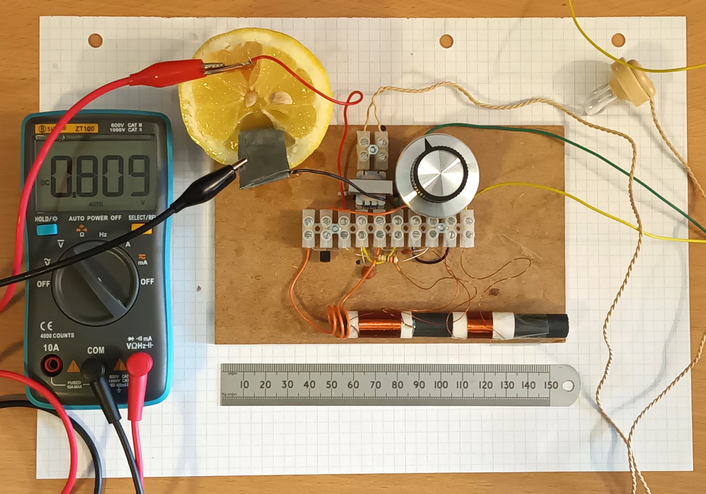 click to enlarge Copper and
zinc lemon battery powering the HJW Electronics single
transistor radio