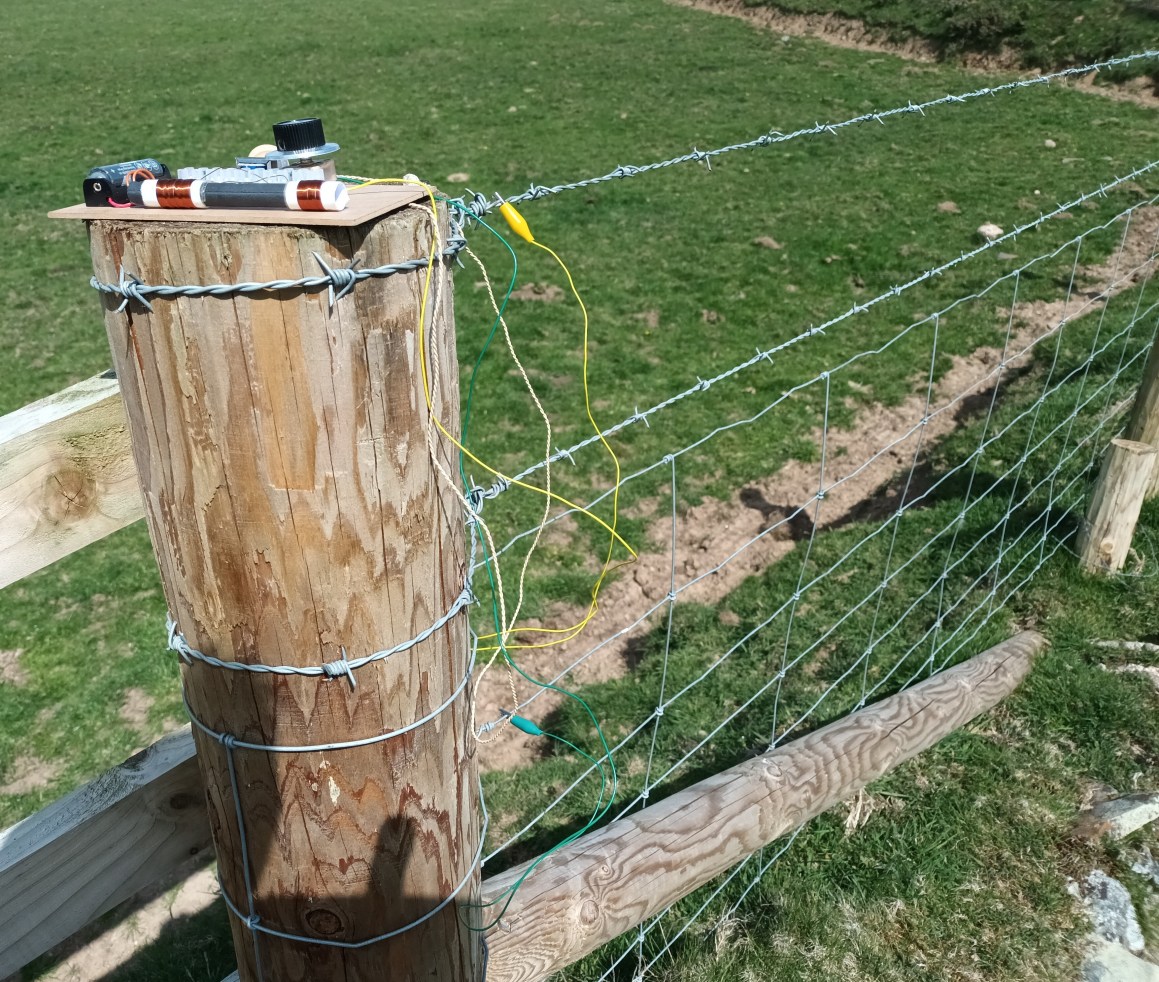 click to enlarge CBCSRK-1T being tested on a fence aerial in Dartmoor