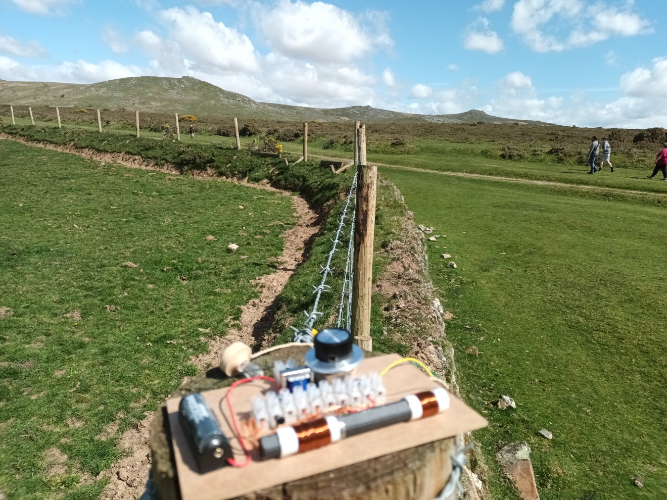 click to enlarge CBCSRK-1T Testing On A Farm Fence