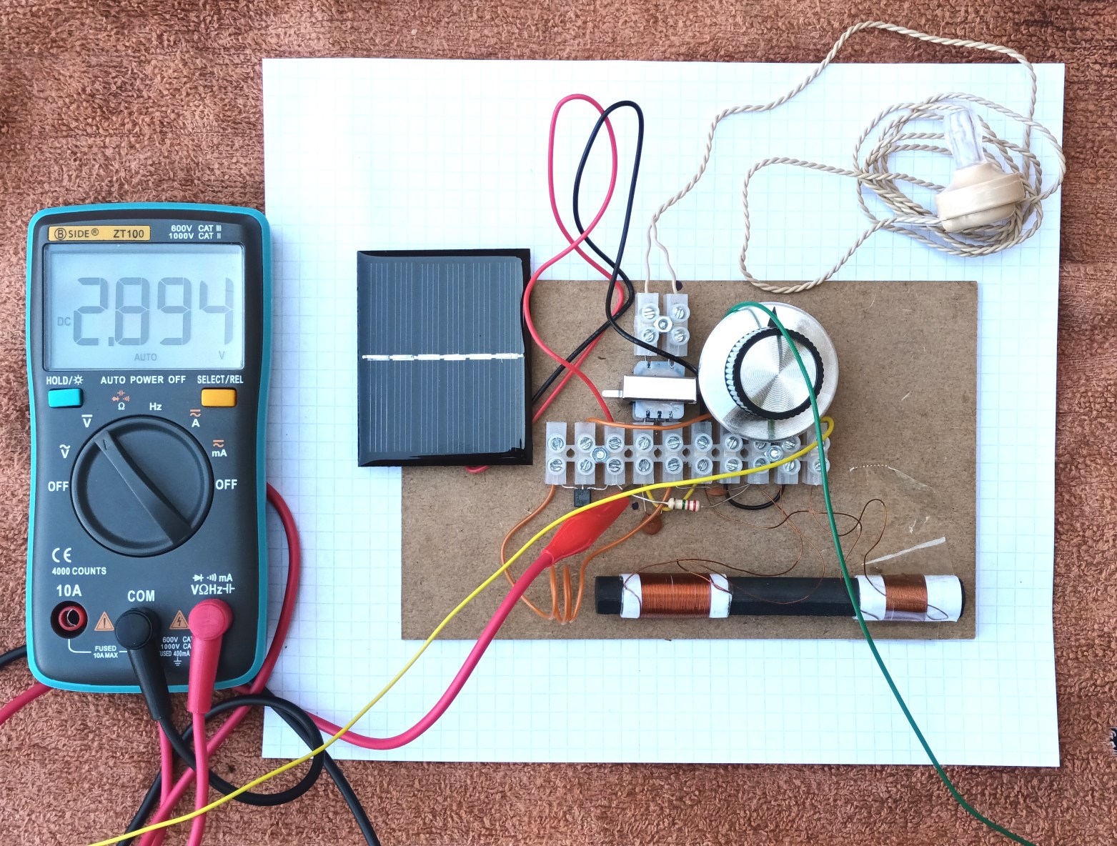 click to enlarge HJW
Electronics single transistor radio using solar power