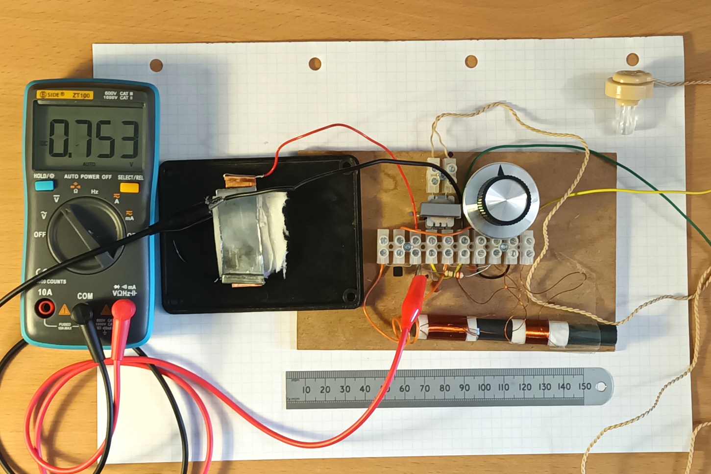 click to enlarge Voltaic
pile used to power the HJW Electronics single transistor
radio